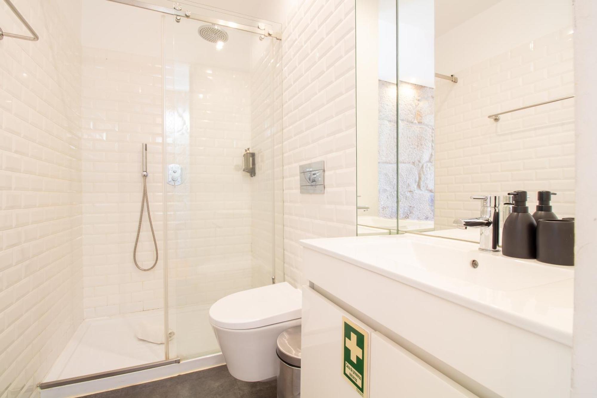 Lovelystay - Dirk Apartment - Almada 4º F OOporto Exteriör bild