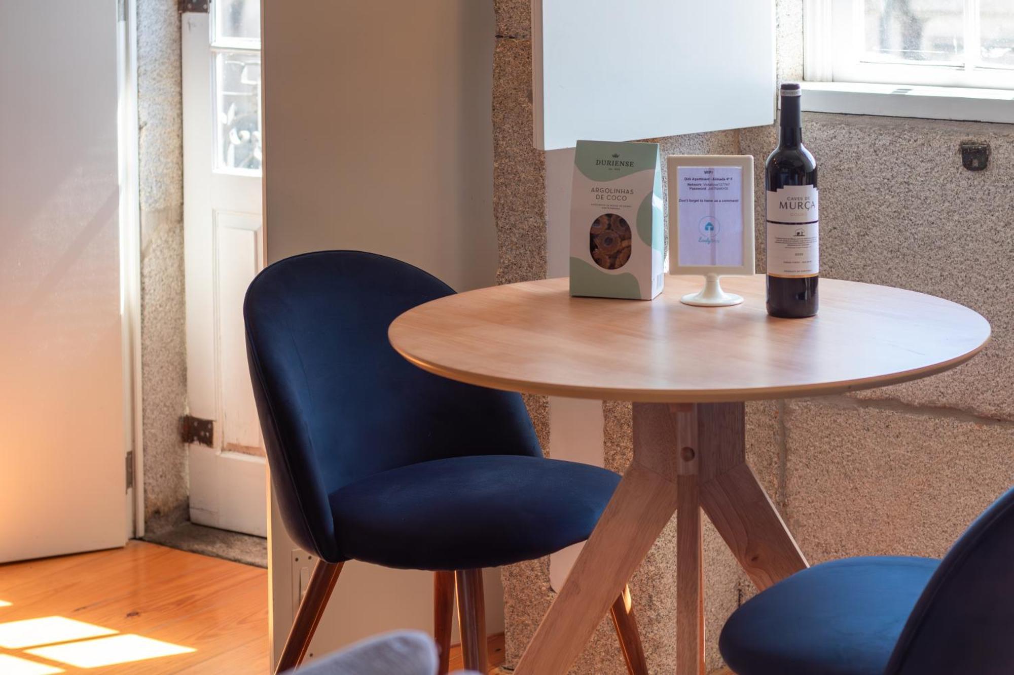 Lovelystay - Dirk Apartment - Almada 4º F OOporto Exteriör bild